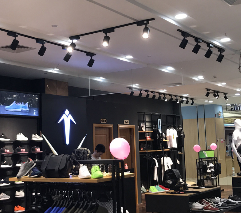 Đèn LED chiếu điểm Shop thời trang